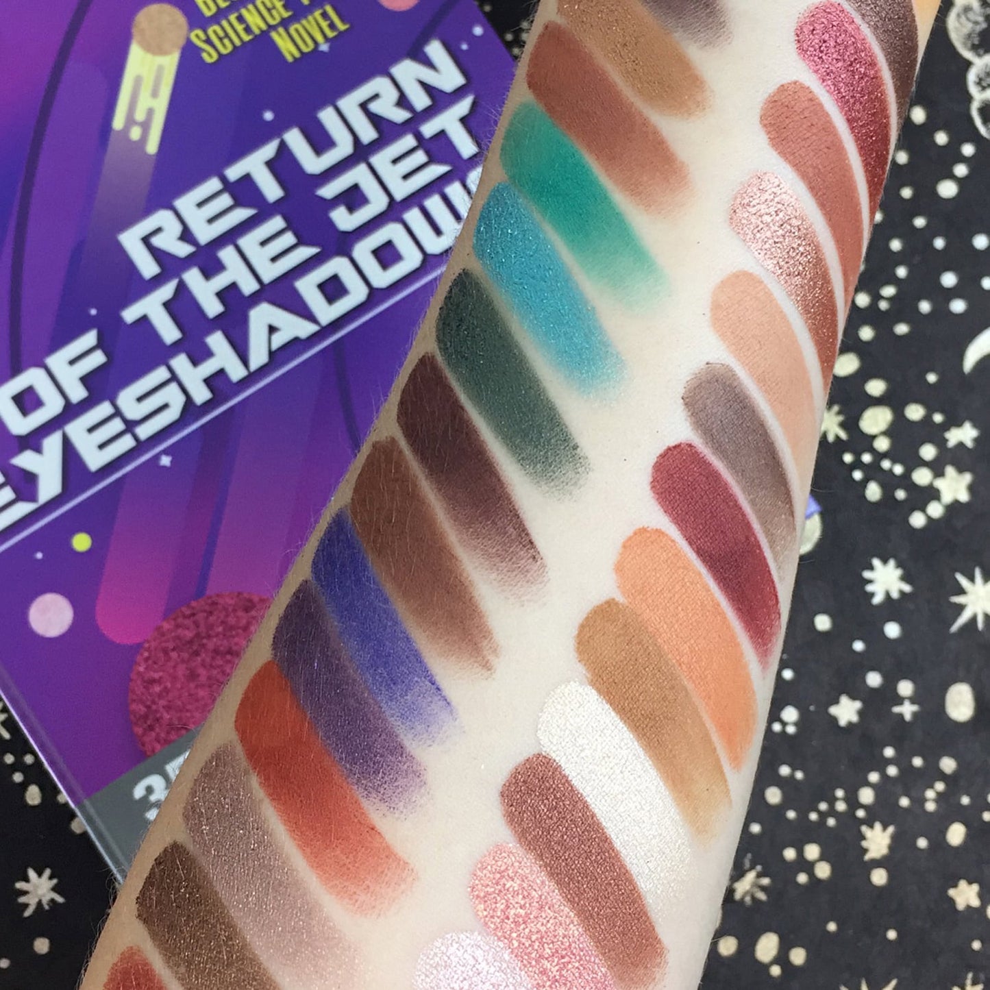 Return of the Jet Book 4 Eyeshadow Palette 35 shades 38g
