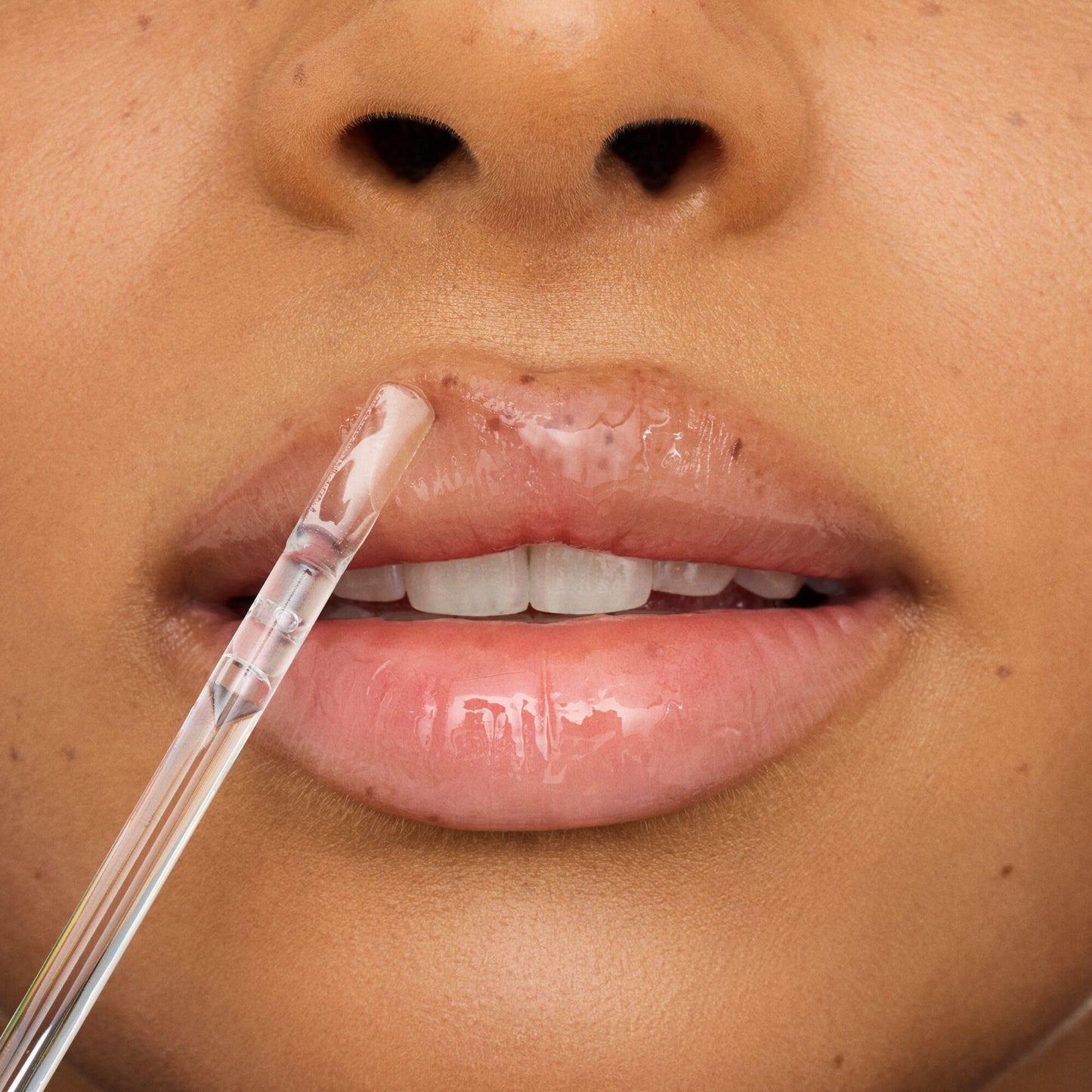Essence What the Fake! Glass Shine Plumping Lip Filler 01