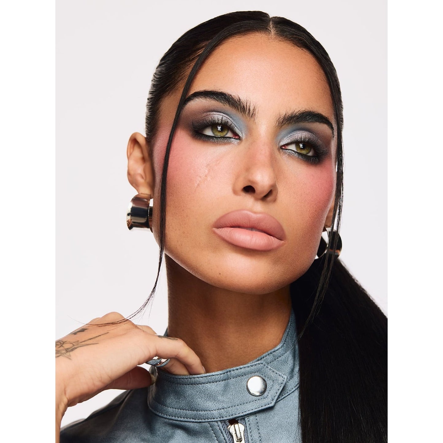 Beauty Creations 9 Color Magnetic Eyeshadow Palette Denim Blues