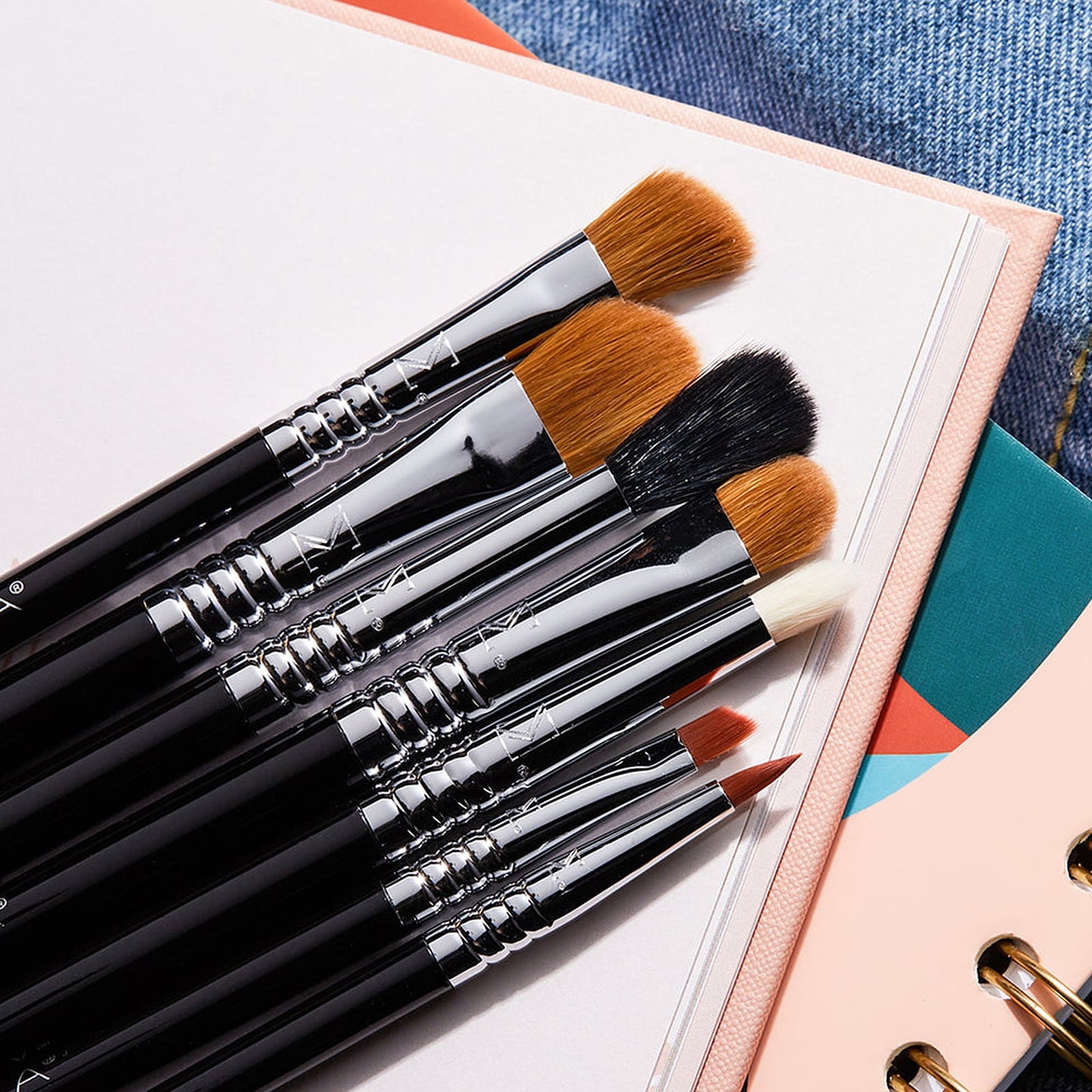 E60 Large Shader Eyeshadow Brush Black/Silver Black/Silver|1 Piece