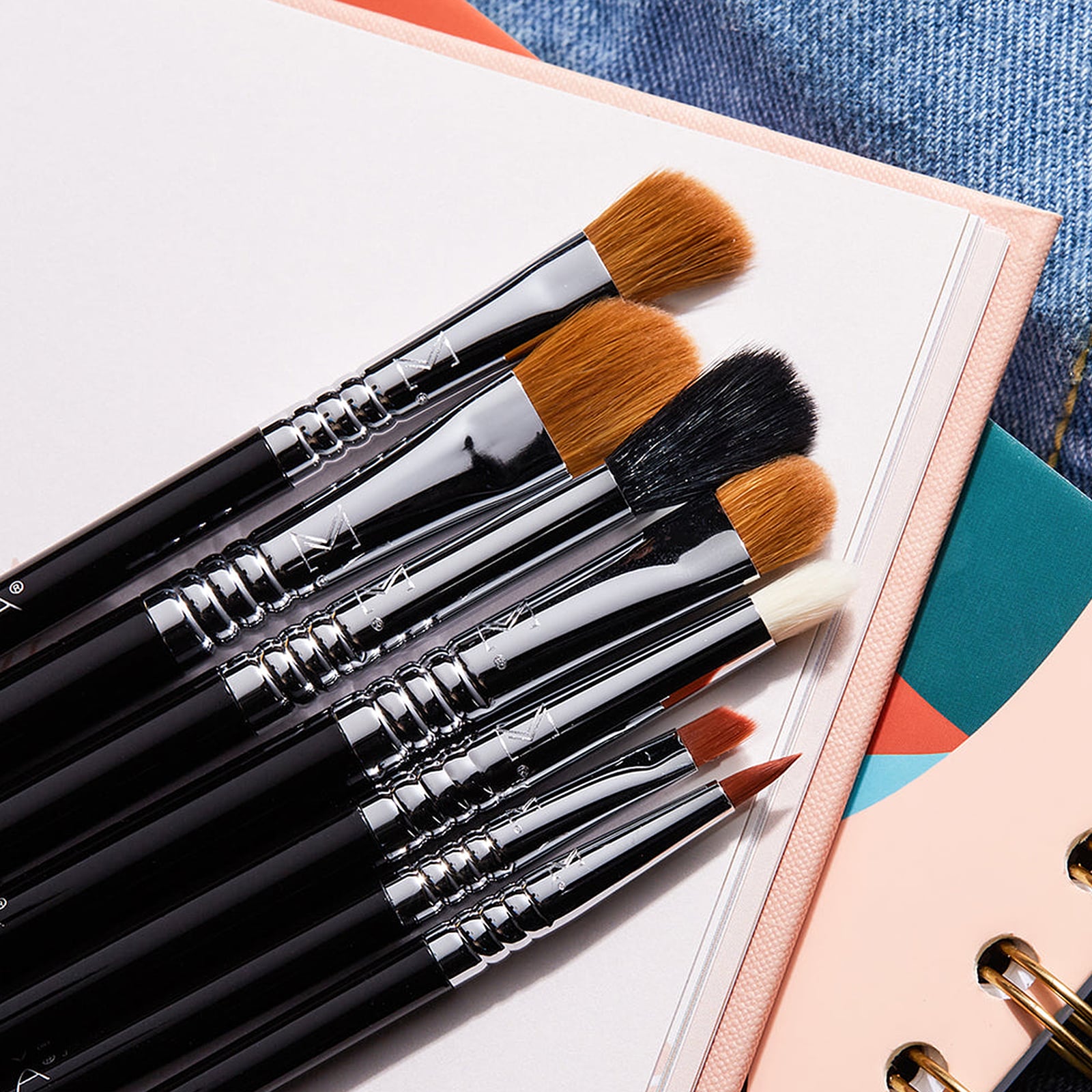 E60 Large Shader Eyeshadow Brush Black/Silver Black/Silver|1 Piece