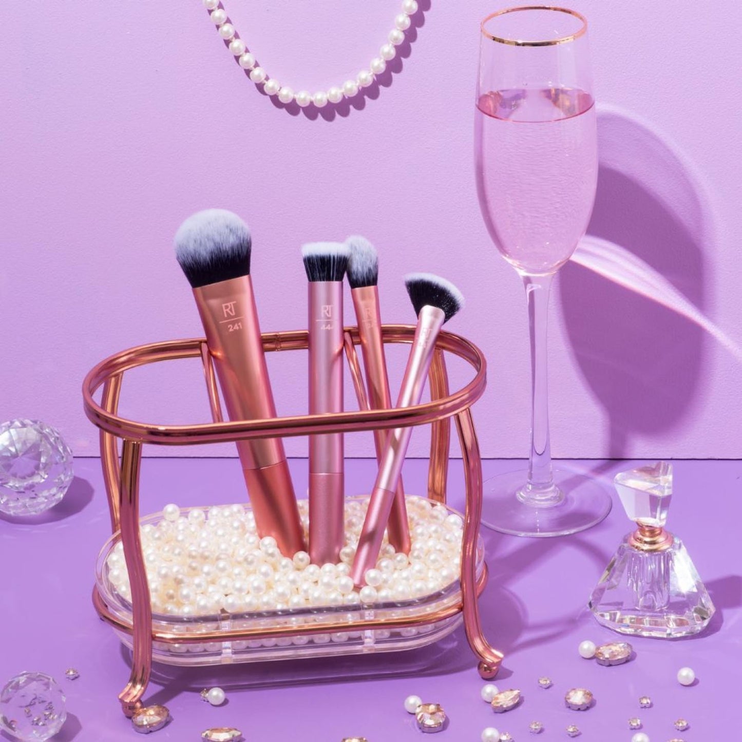 Real Techniques Everyday Essentials Kit with 1 Miracle Complexion Sponge, 5 Piece Set