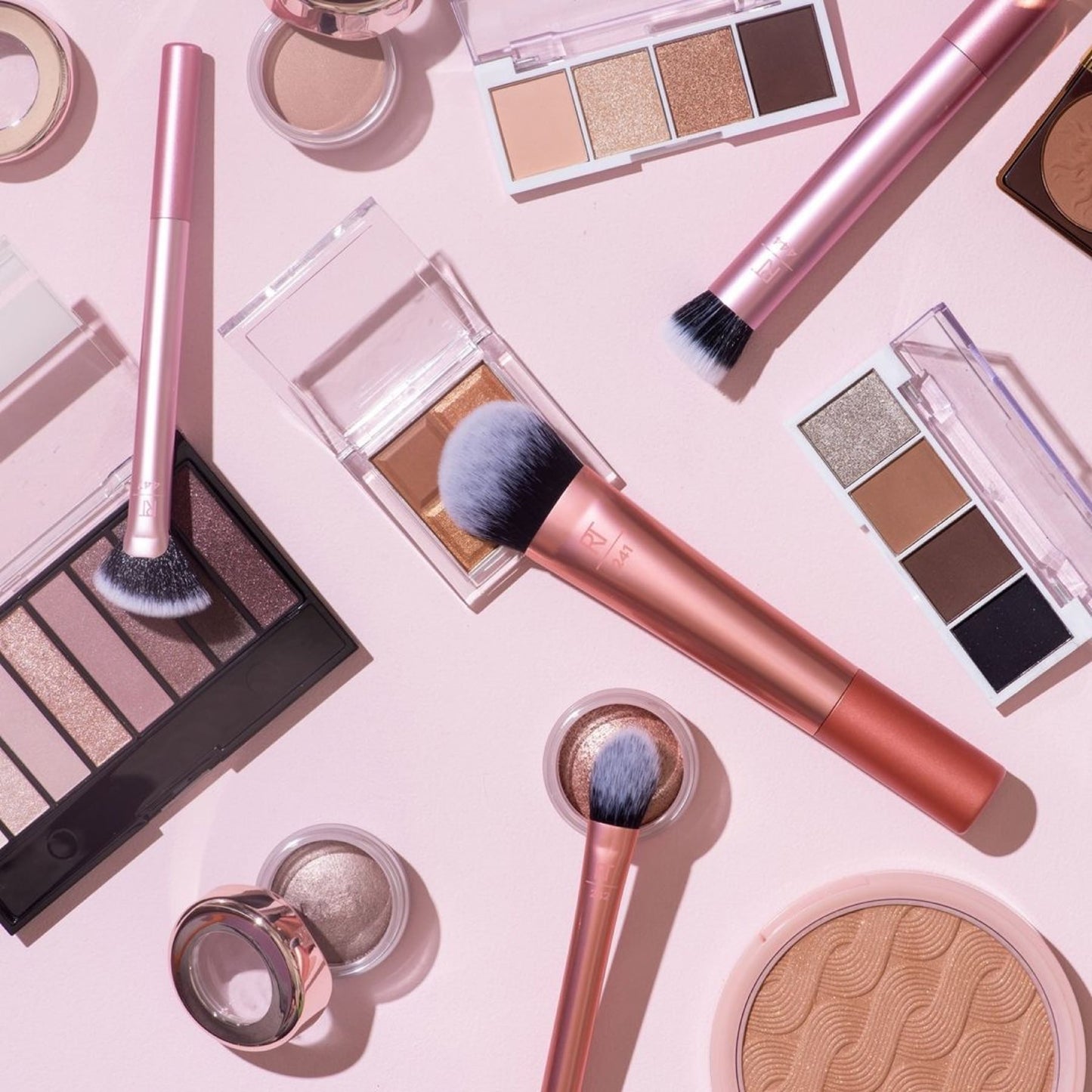 Real Techniques Everyday Essentials Kit with 1 Miracle Complexion Sponge 5pc