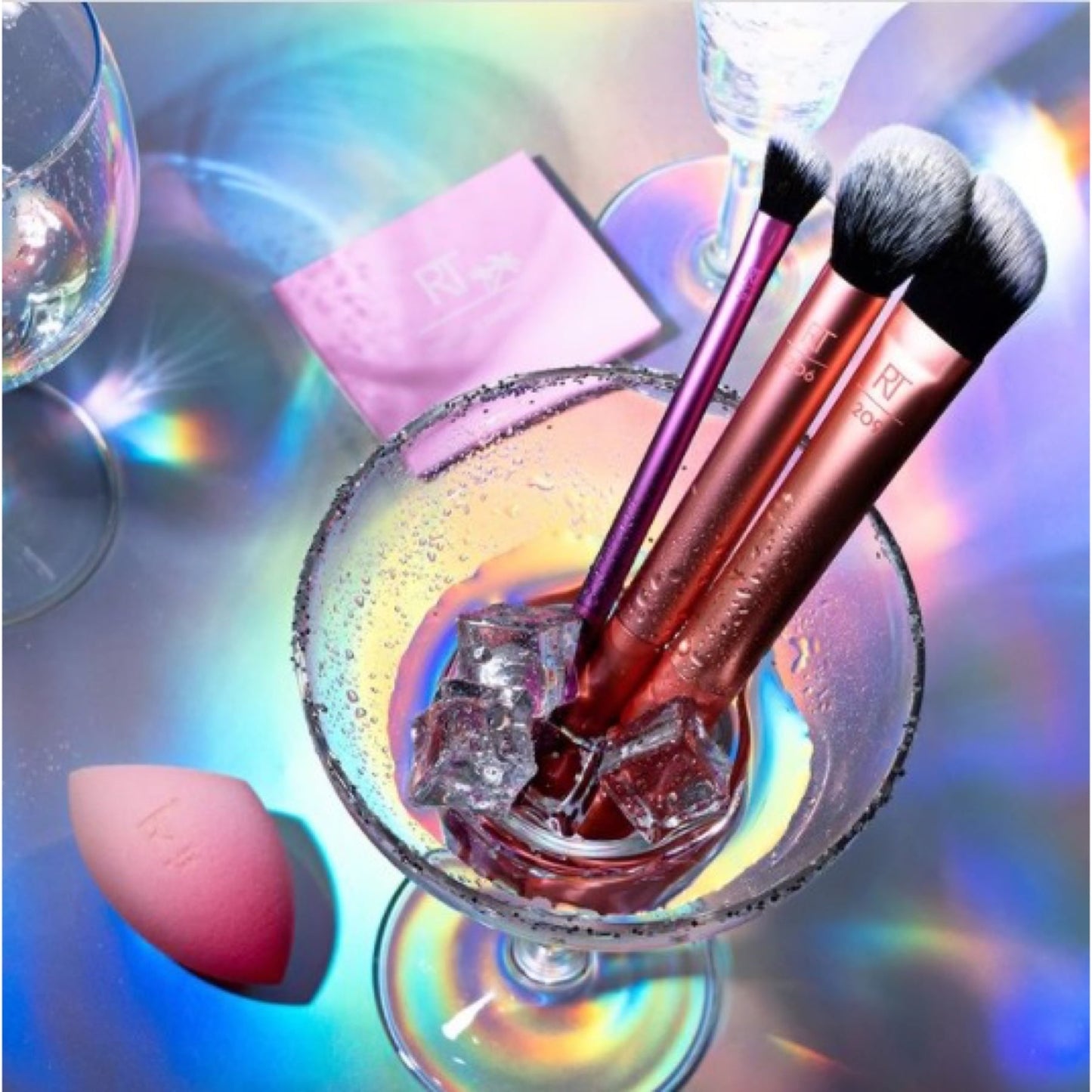 Real Techniques Everyday Essentials Kit with 1 Miracle Complexion Sponge, 5 Piece Set