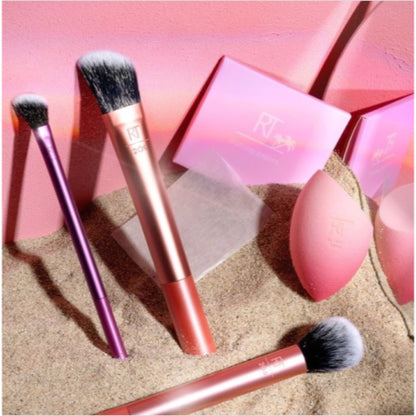 Real Techniques Everyday Essentials Kit with 1 Miracle Complexion Sponge, 5 Piece Set