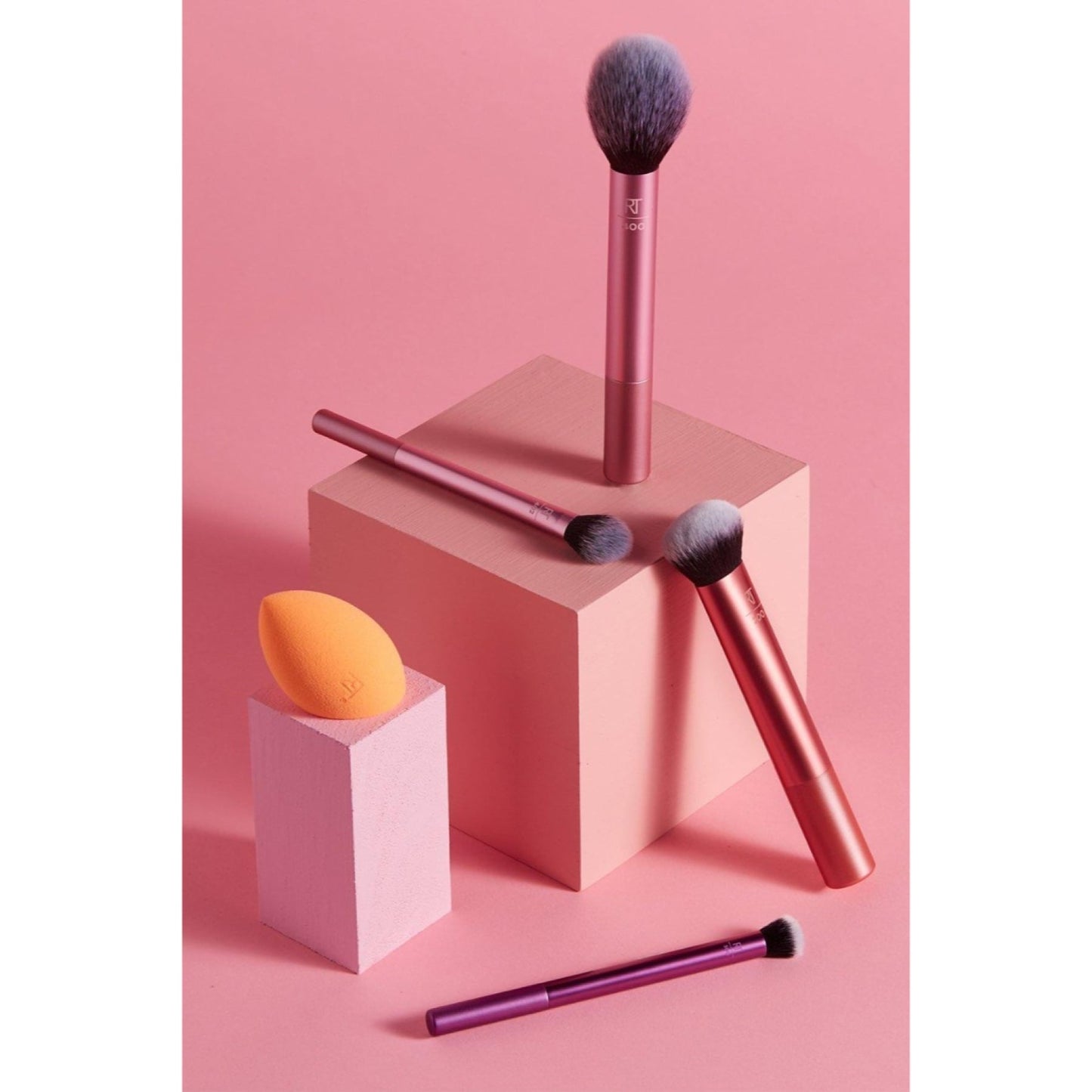 Real Techniques Everyday Essentials Kit with 1 Miracle Complexion Sponge, 5 Piece Set