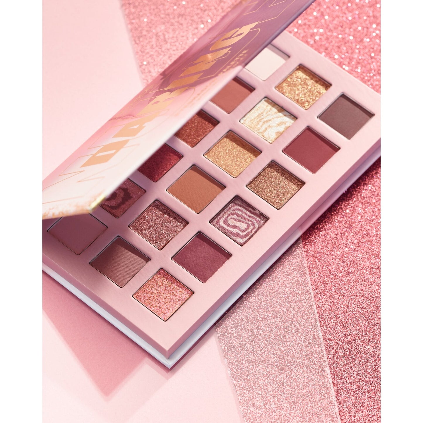 Daring Nude Eyeshadow Palette - 18 shades 168g