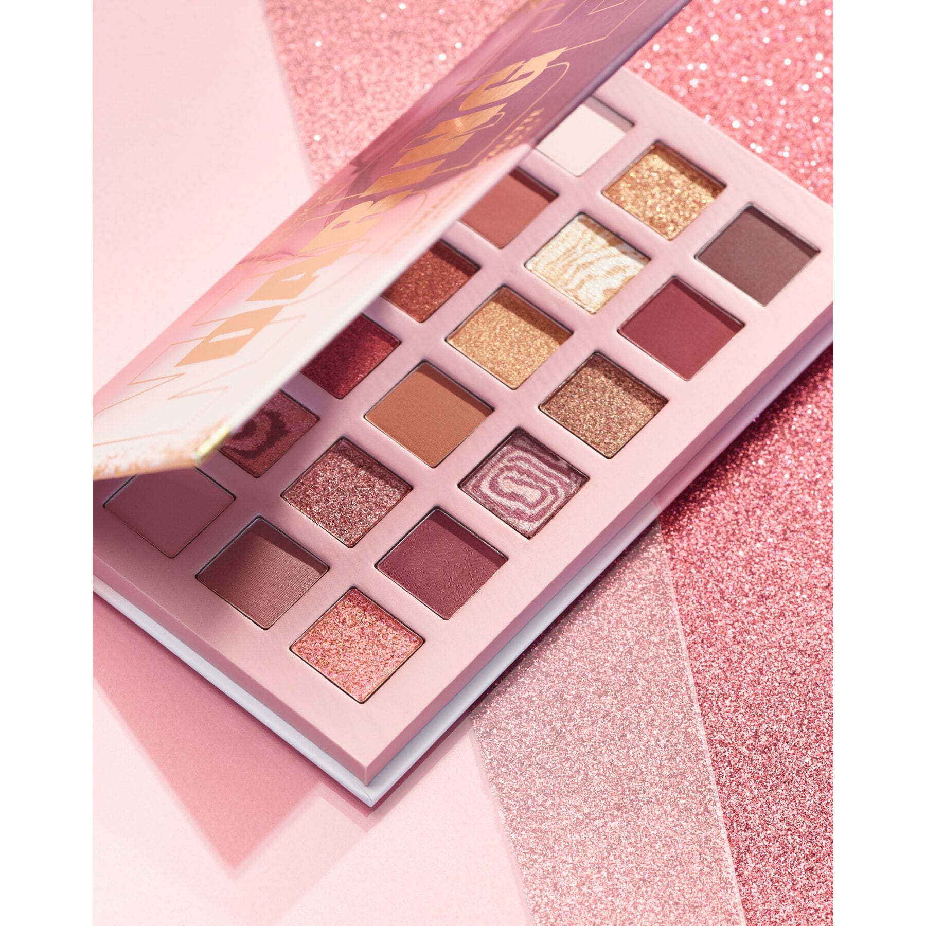 Daring Nude Eyeshadow Palette - 18 shades 168g